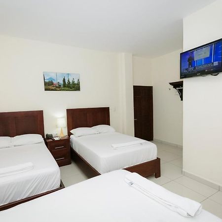 Hotel Mediterraneo Inn Santa Rosa de Lima Buitenkant foto