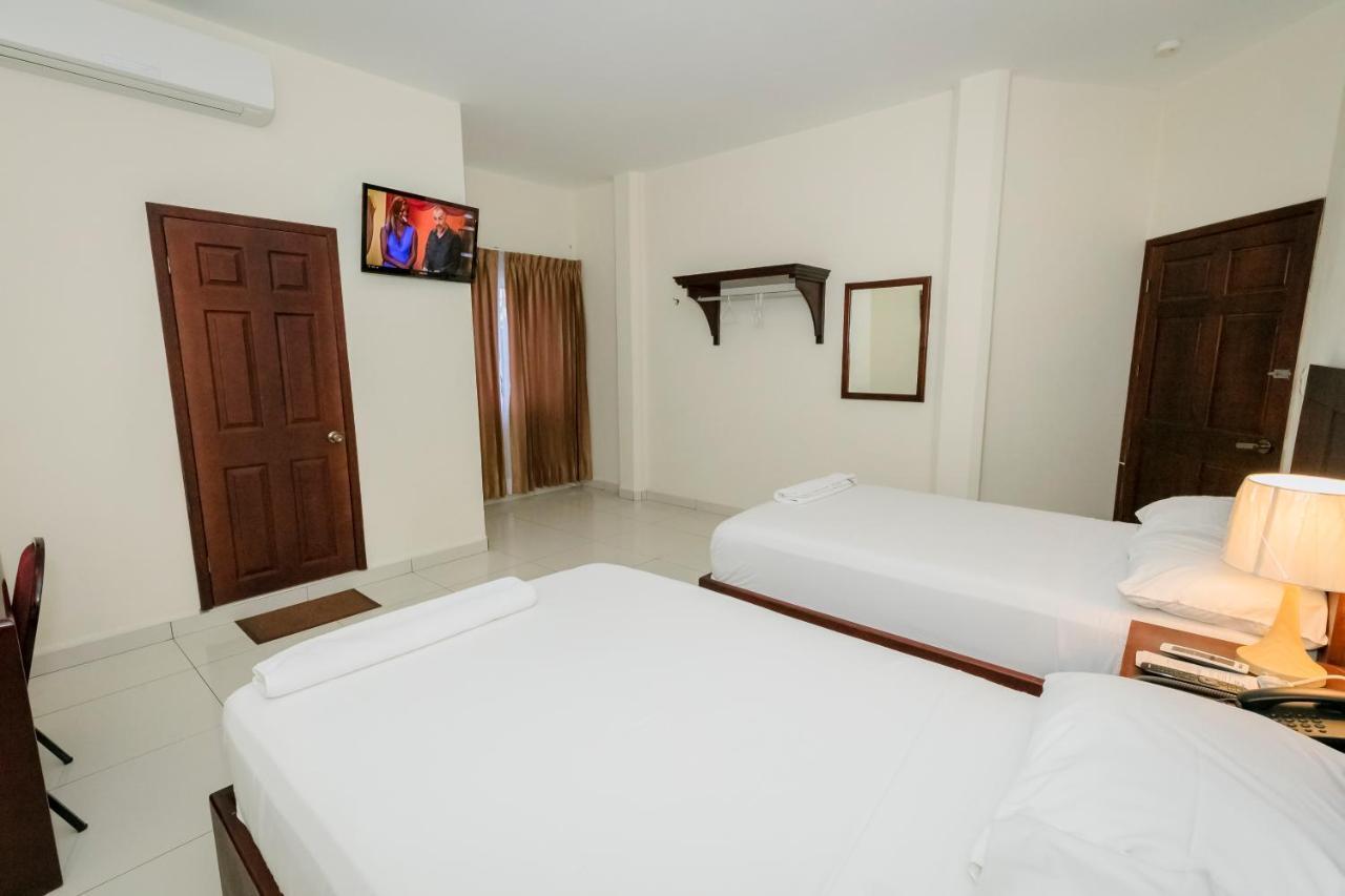 Hotel Mediterraneo Inn Santa Rosa de Lima Buitenkant foto