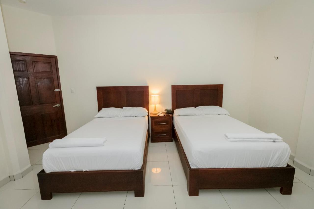 Hotel Mediterraneo Inn Santa Rosa de Lima Buitenkant foto