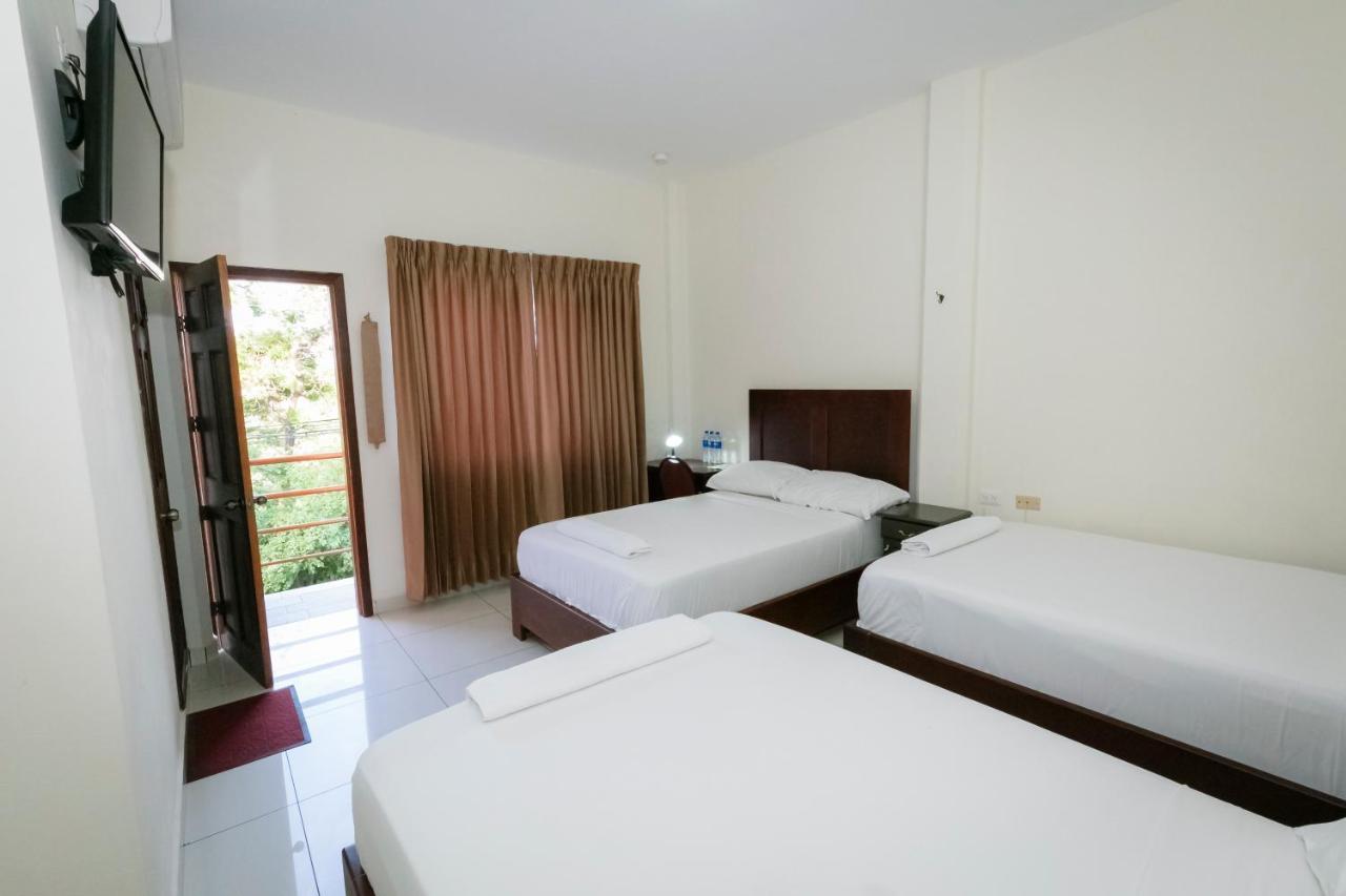 Hotel Mediterraneo Inn Santa Rosa de Lima Buitenkant foto