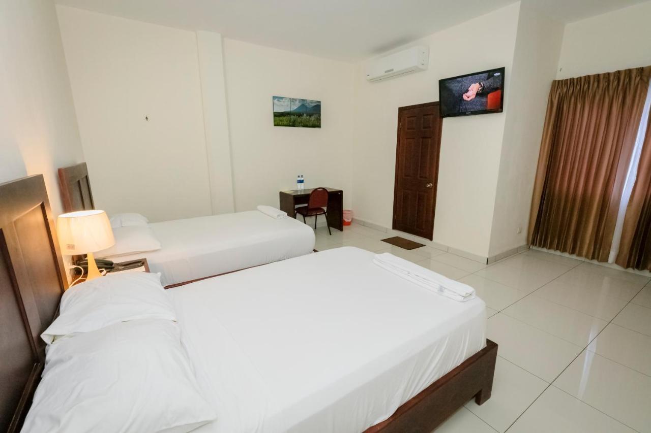 Hotel Mediterraneo Inn Santa Rosa de Lima Buitenkant foto