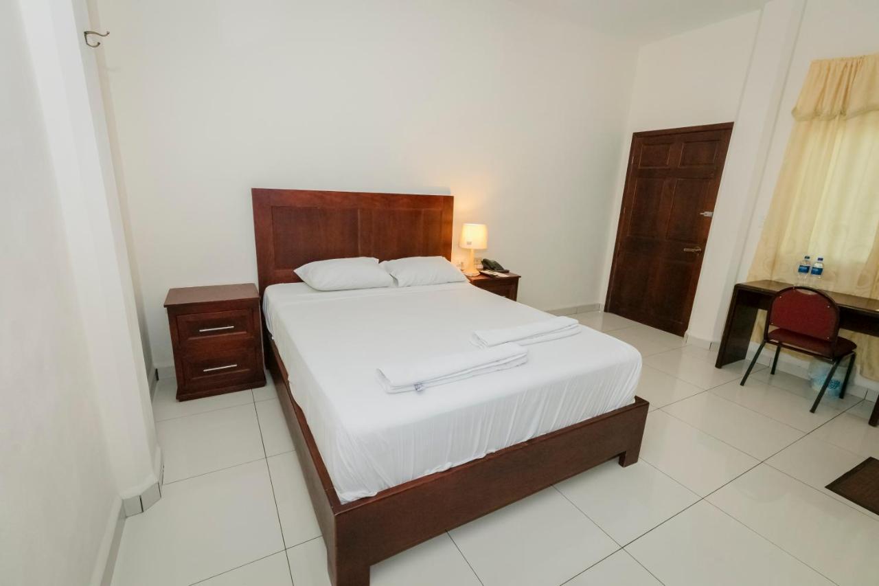 Hotel Mediterraneo Inn Santa Rosa de Lima Buitenkant foto