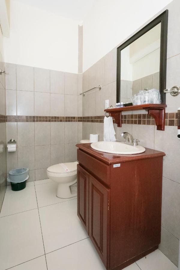 Hotel Mediterraneo Inn Santa Rosa de Lima Buitenkant foto