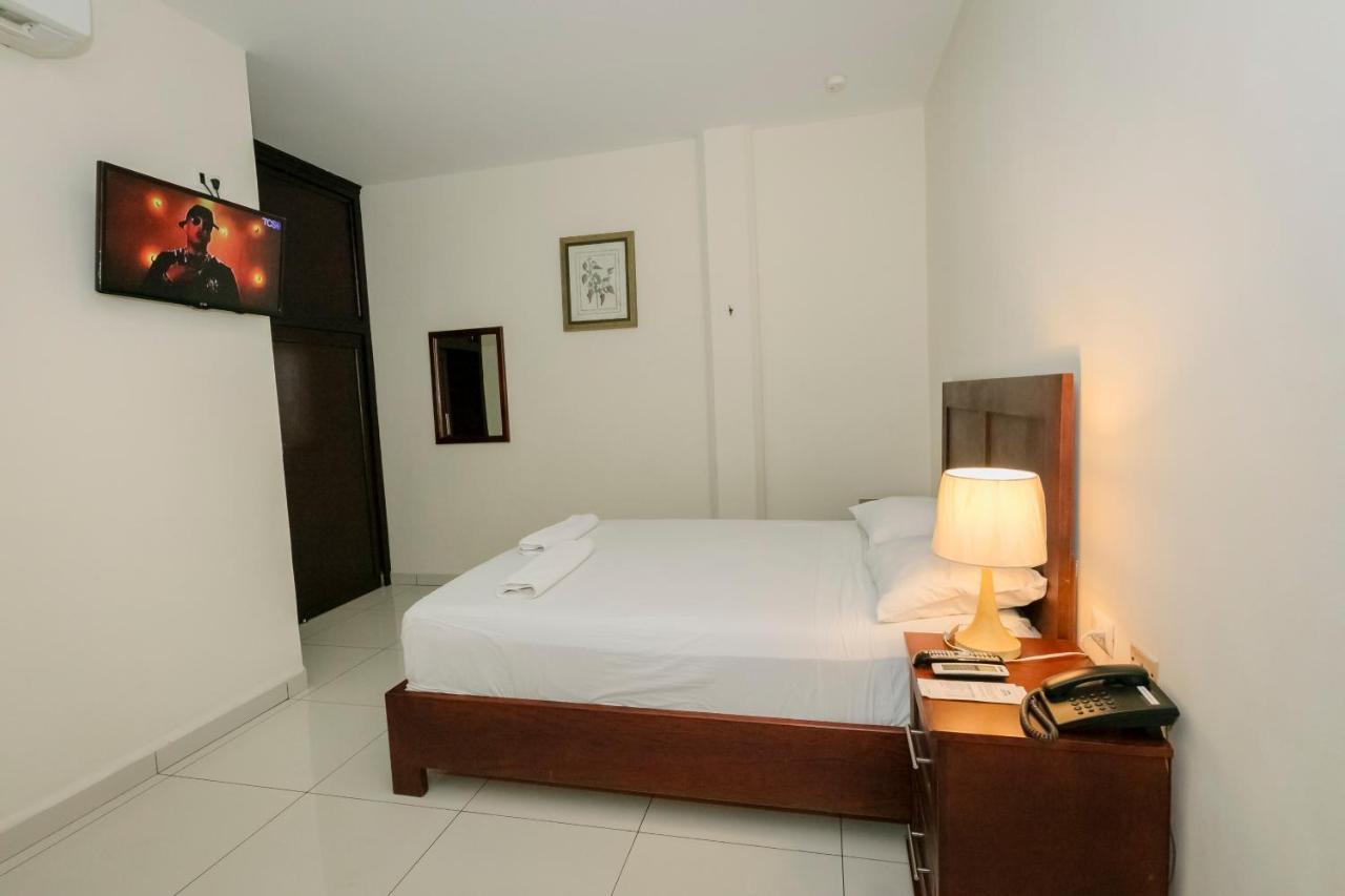 Hotel Mediterraneo Inn Santa Rosa de Lima Buitenkant foto