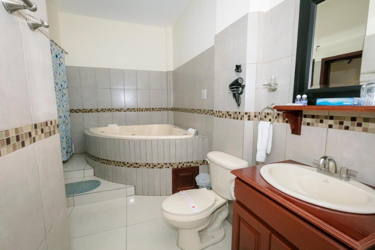 Hotel Mediterraneo Inn Santa Rosa de Lima Buitenkant foto