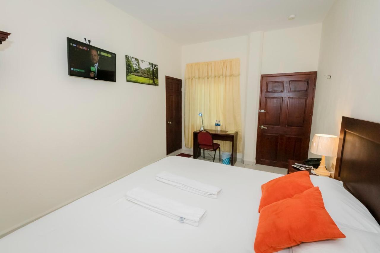 Hotel Mediterraneo Inn Santa Rosa de Lima Buitenkant foto