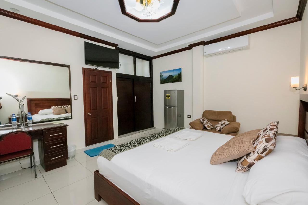 Hotel Mediterraneo Inn Santa Rosa de Lima Buitenkant foto