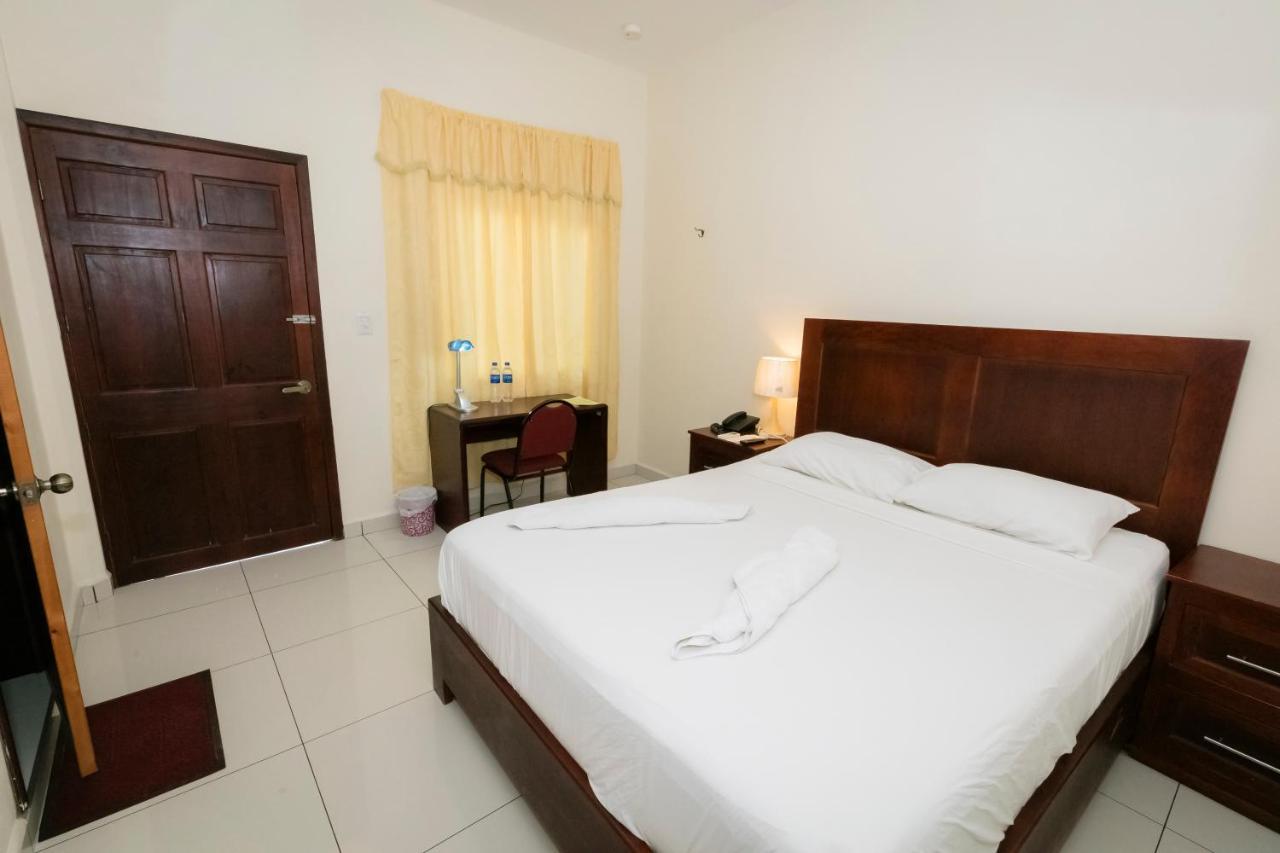 Hotel Mediterraneo Inn Santa Rosa de Lima Buitenkant foto