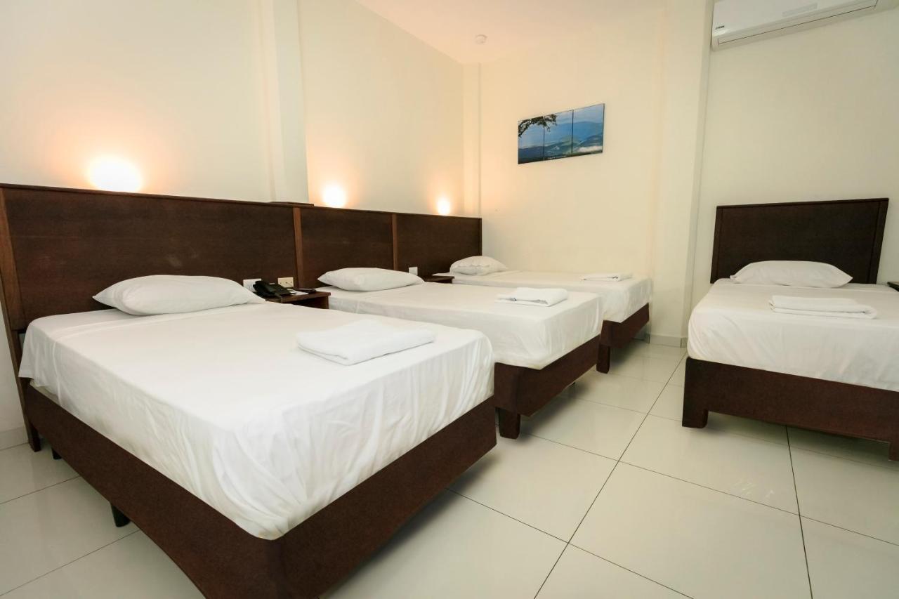 Hotel Mediterraneo Inn Santa Rosa de Lima Buitenkant foto