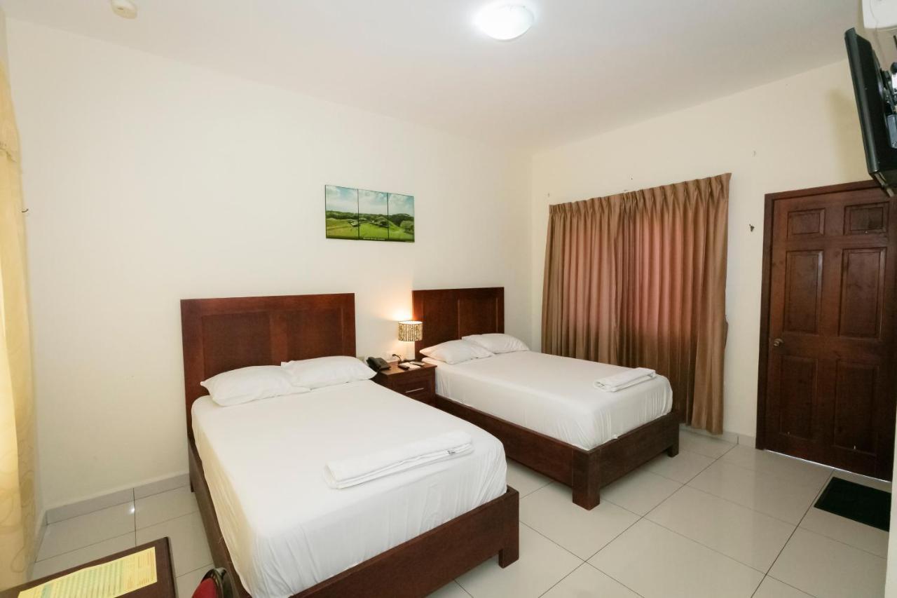 Hotel Mediterraneo Inn Santa Rosa de Lima Buitenkant foto